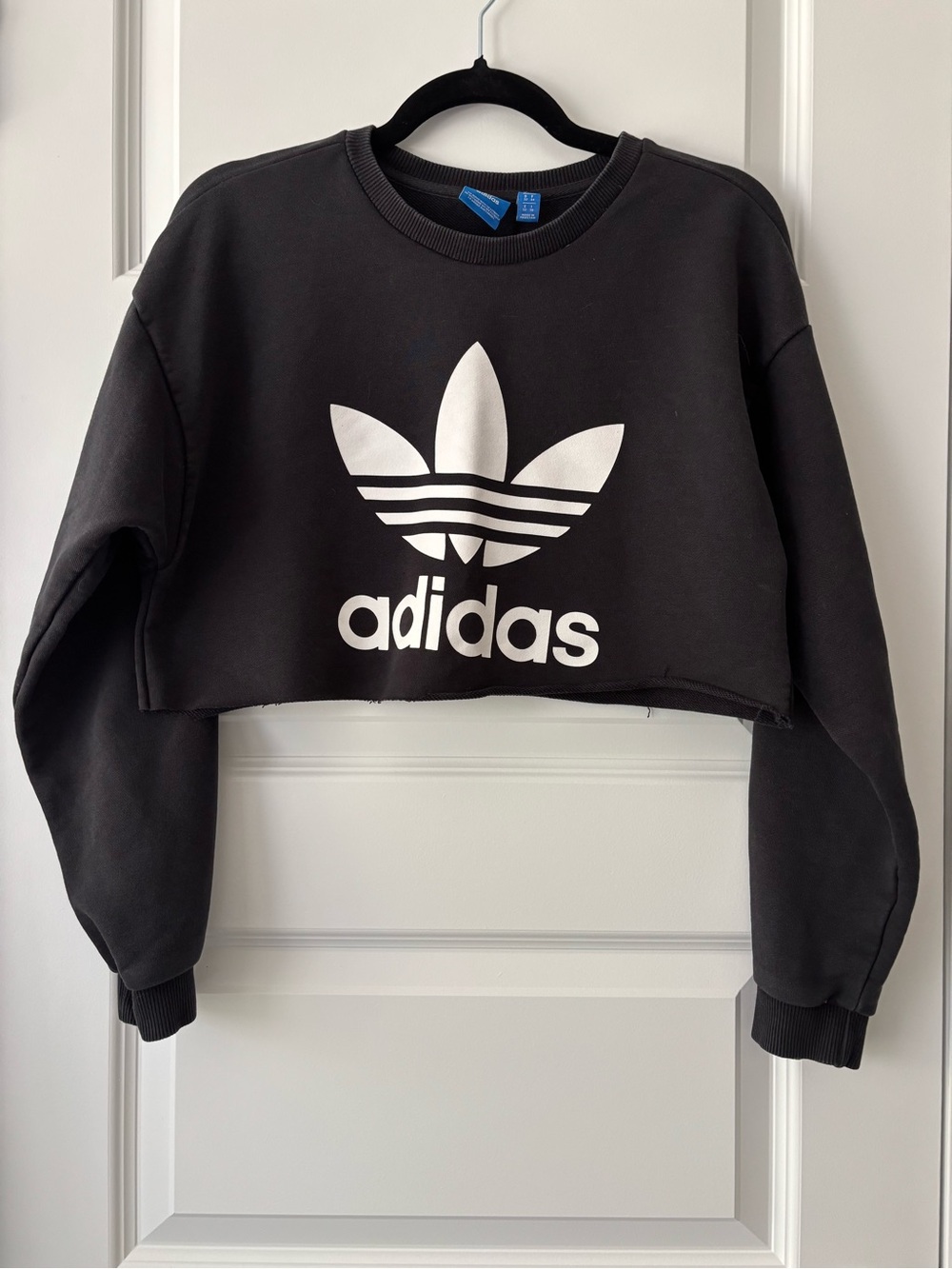 Adidas Size XS Black Y2K Hand Cropped Logo Crewneck Sweatshirt